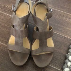 Nine West leather taupe wedges size 9